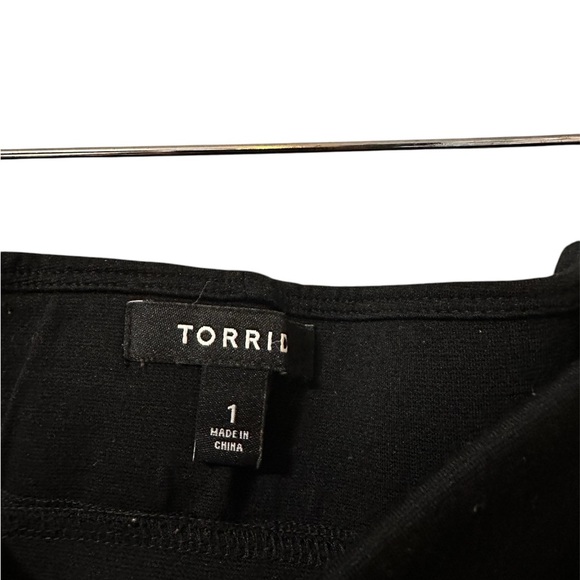 Torrid Womens Pencil Skirt Size 1 Black
Hollow Out Hem Stretch Pull On - Picture 5 of 5